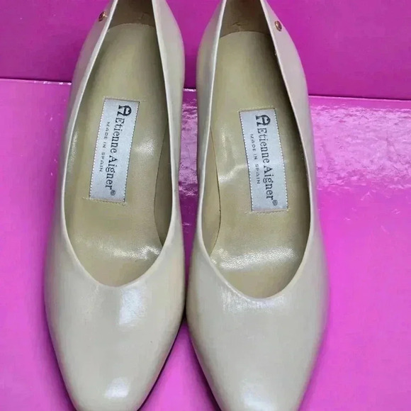 Etienne Aigner Cream Heels - Picture 2 of 11